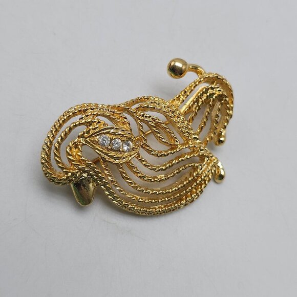 Vintage Gold Tone Brooch With Crystal Accents Intricate Poodle Dog By New View - Picture 2 of 5